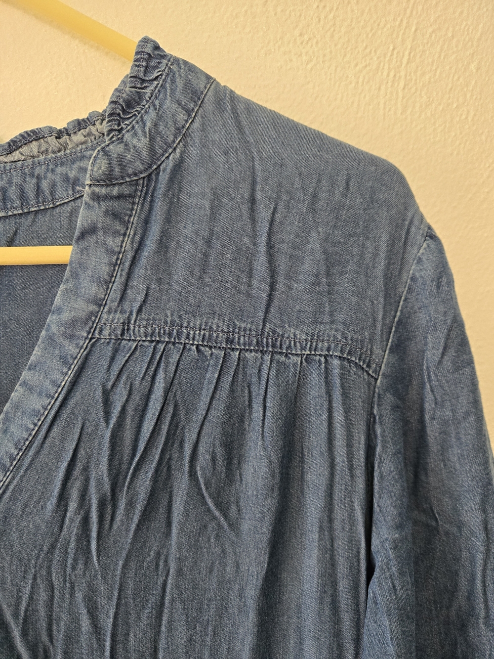 Relaxed V-Neck Midi Dress in Blue - Picture 7 of 10